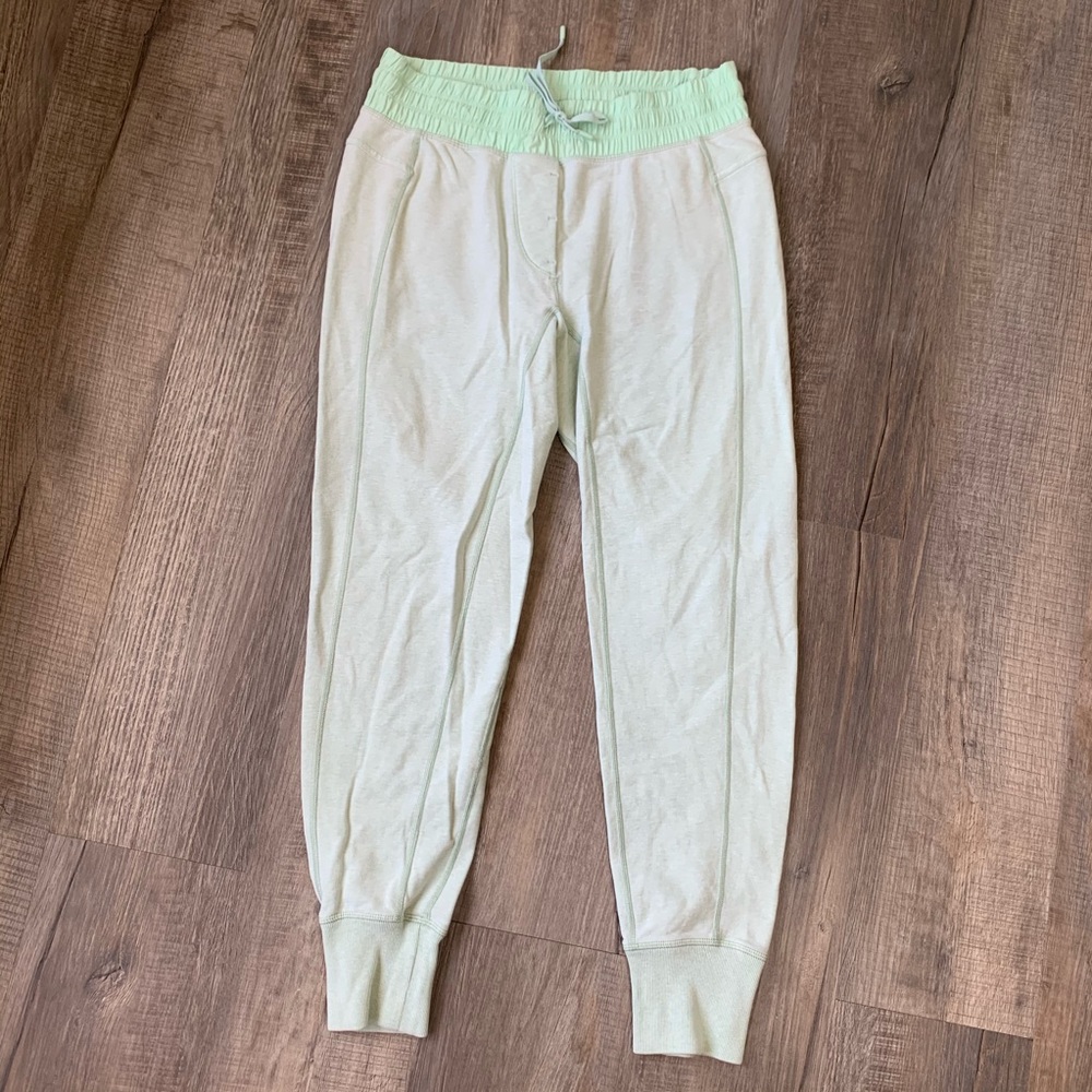Lululemon mint green joggers sz 8